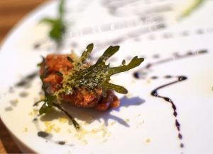 「タベアルキスト」マッキー牧元が選ぶ今年のナンバーワンは、野菜料理の可能性に驚いた「トマトタルタル」の画像